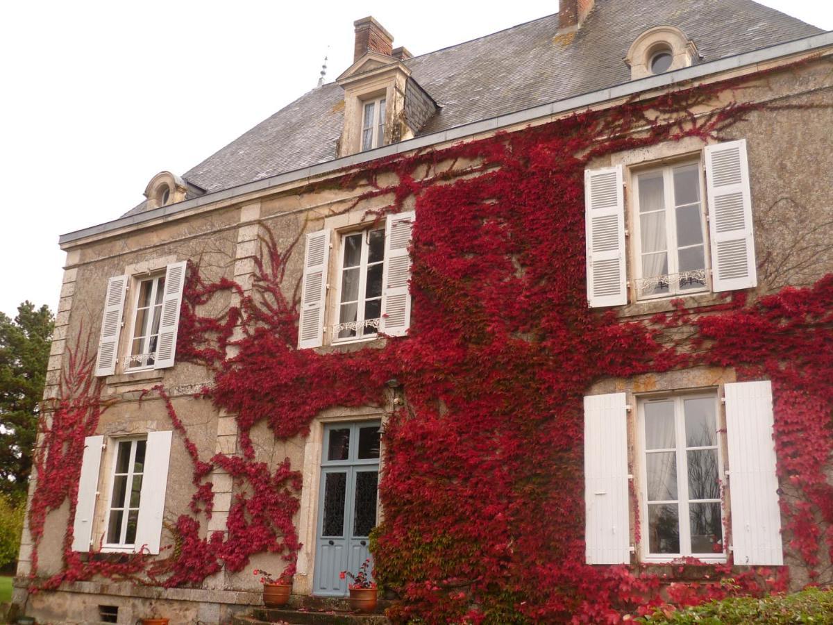 Le Logis Bed & Breakfast Les Pineaux Exterior photo