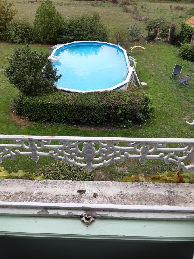 Le Logis Bed & Breakfast Les Pineaux Exterior photo